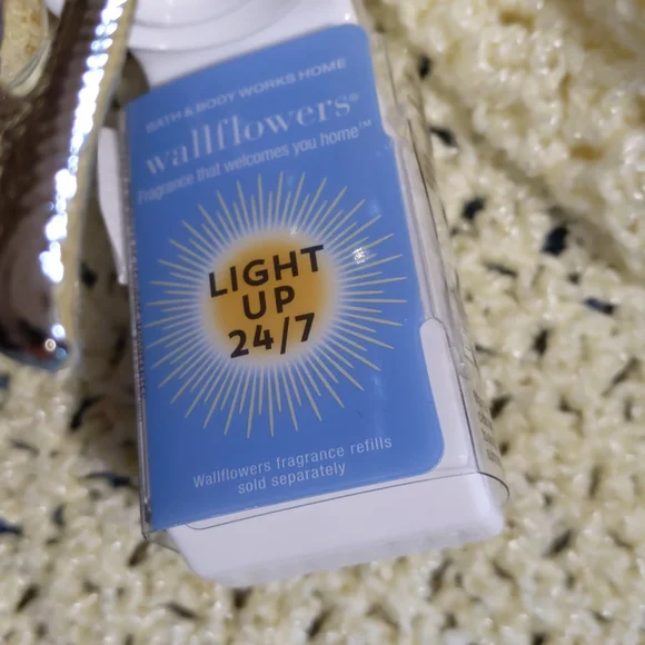 Bath & body works flower wallflower plugin - Picture 6 of 11